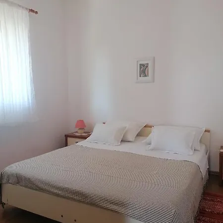 Apartment Mare Vrsi